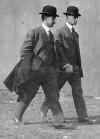 1910 Wrights walking.jpg (87527 bytes)